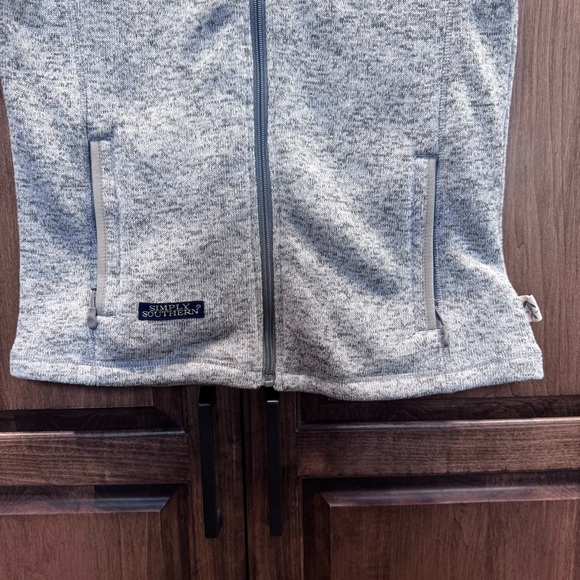 Simply Southern Gray Fleece‎ Vest Women’s Size S | Cozy Full Zip Outerwear - Picture 4 of 8